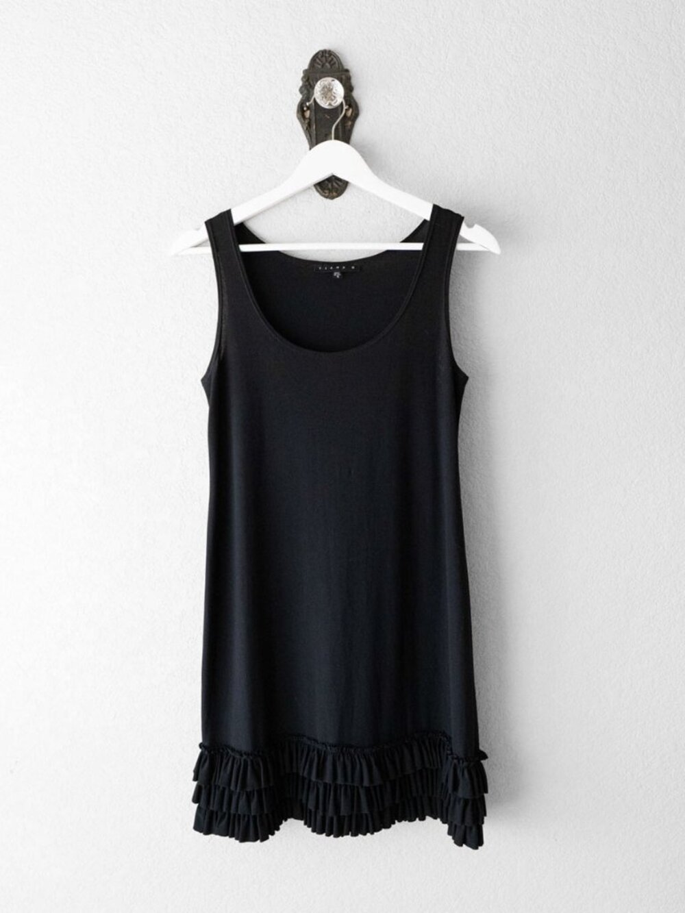 Tiana B Dress S Black Ruffle Hem Sleeveless Tank Stretch Made USA Little Black